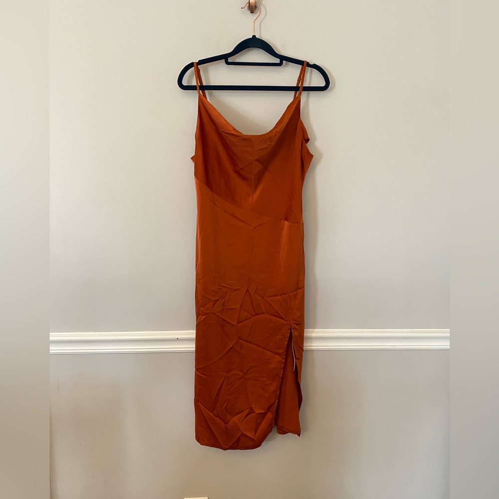 NWT D&M rust color polyester silky midi dress with slit front. L